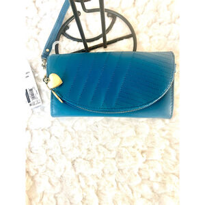 NWT No Boundaries Women's Charlotte Coin Pocket Wristlet wallet wt a heart charm